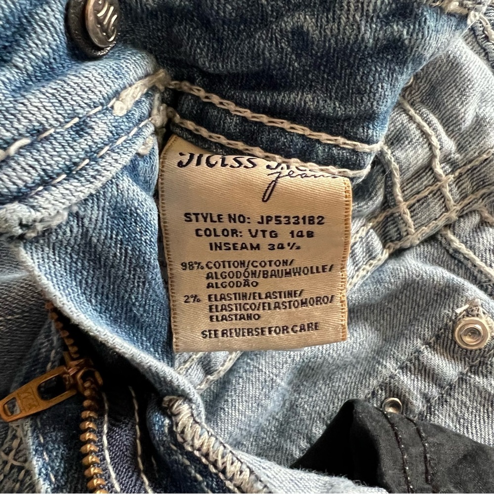 🏷️SOLD Miss Me Light Wash Bootcut Jeans - Picture 13 of 15